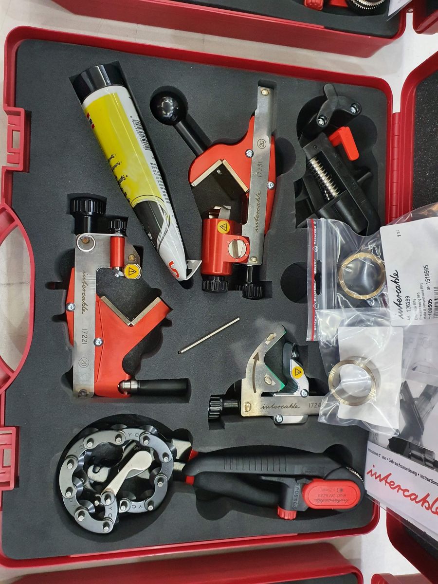 Bộ dụng cụ l&agrave;m đầu c&aacute;p Intercable 1799011