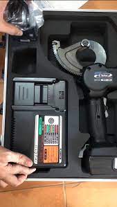 M&aacute;y cắt c&aacute;p d&ugrave;ng pin IZUMI REC-LI50