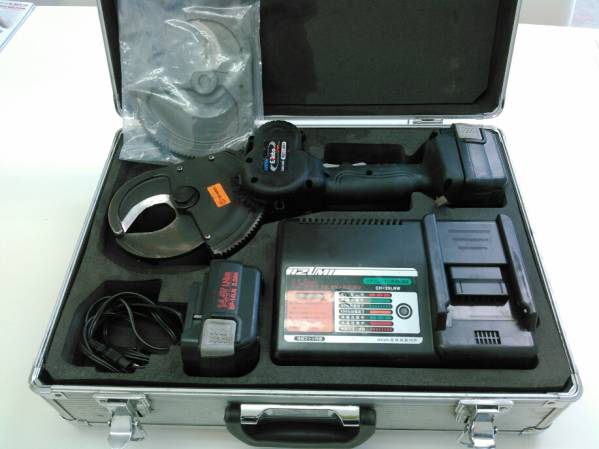 M&aacute;y cắt c&aacute;p d&ugrave;ng pin IZUMI REC-LI50Y