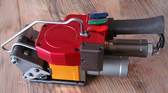 M&aacute;y đ&oacute;ng đai nhựa kh&iacute; n&eacute;n h&agrave;n nhiệt XQD-32