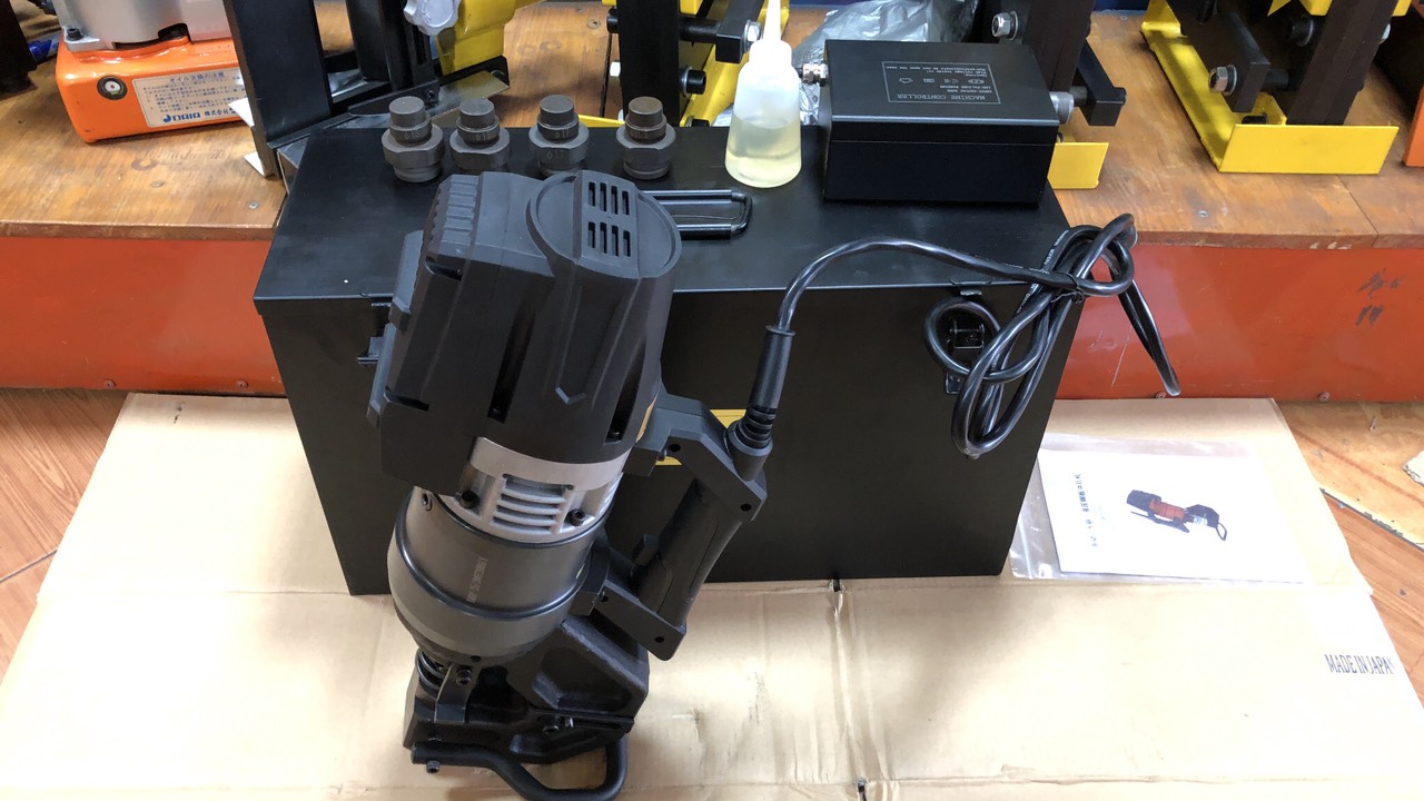 M&aacute;y đột lỗ thủy lực Chạy điện BELTON NMHP-25