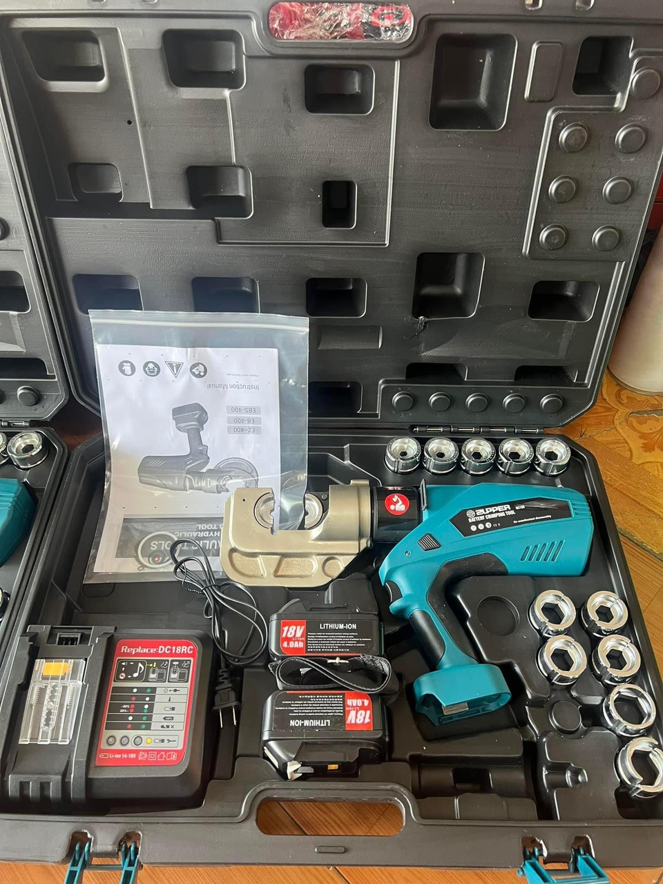 M&aacute;y &eacute;p cos d&ugrave;ng pin ZUPPER EZ-400