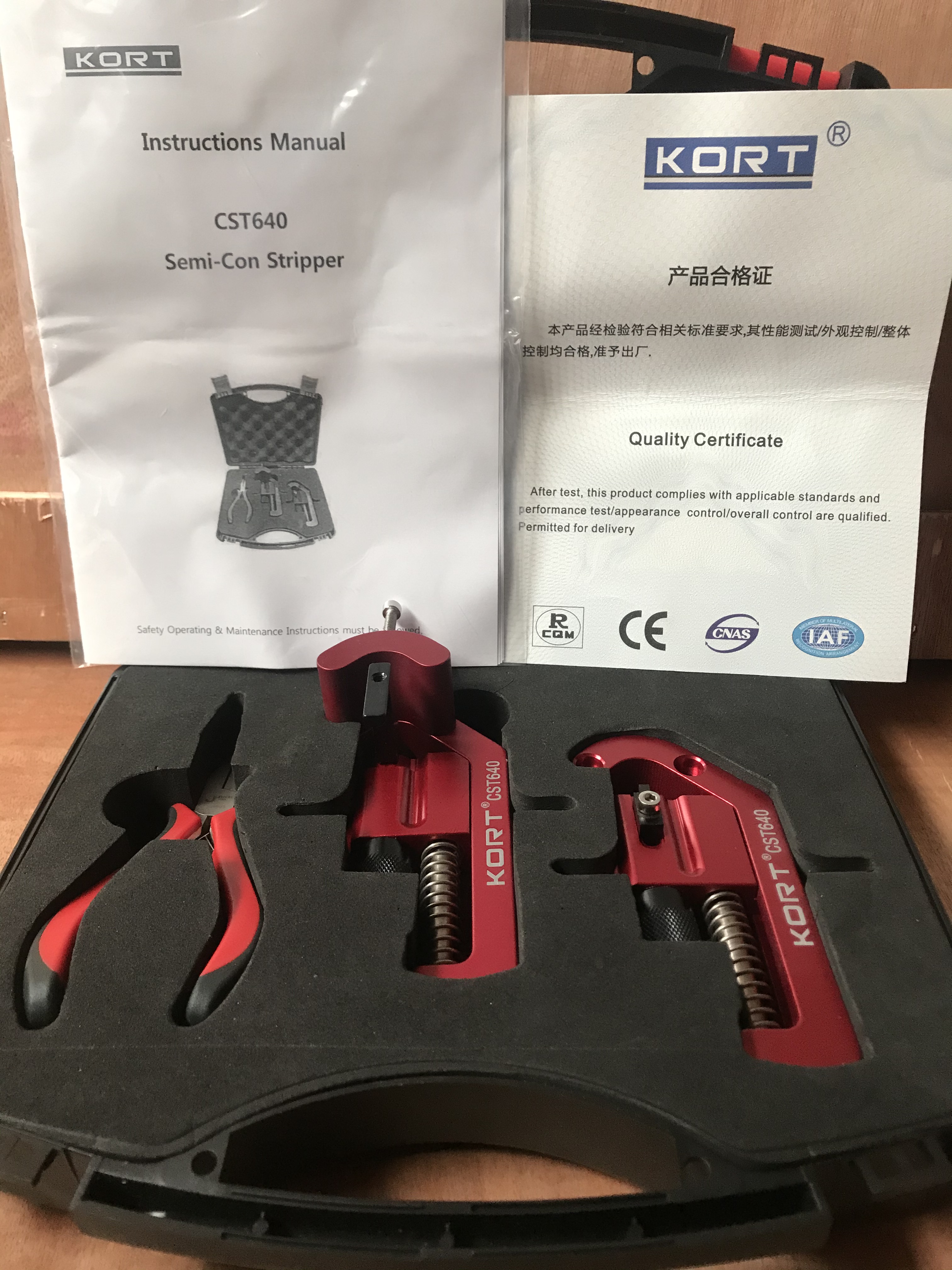 Dụng cụ b&oacute;c vỏ c&aacute;p KORT CST640